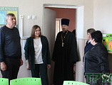 Священник посетил школу №15 Каменска-Шахтинского и поздравил педагогический коллектив с юбилеем