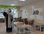 В праздник Крещения Господня иерей Алексий Скосарев посетил воспитанников центра детской реабилитации «Добродея» города Шахты