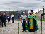 В парке у мемориала «Клятва» станицы Вёшенской состоялось освящение мраморного поклонного креста