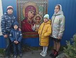 На территории храма Архистратига Михаила пос. Каменоломни прошла акция-проекция «Страницы истории Покровского собора г. Москва»