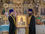 В Донецкое Успенское архиерейское подворье ст. Гундоровской принесены святыни, с которыми будет совершен водный крестный ход, посвященный 10-летию образования Шахтинской епархии