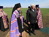 Преосвященнейший епископ Симон вместе с фермерами помолился о благополучии урожая в полях Верхнего Дона