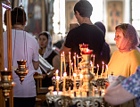 Преосвященнейший епископ Симон в день празднования Происхождения Честных Древ Животворящего Креста Господня совершил праздничную Божественную литургию в кафедральном соборе г. Шахты