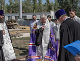 Преосвященнейший епископ Симон совершил чин освящения купола и креста для храма святых Веры, Надежды, Любови и матери их Софии