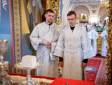 Епископ Шахтинский и Миллеровский Симон и митрополит Саратовский и Вольский Игнатий совершили Божественную литургию в Свято-Троицком кафедральном соборе Саратова