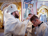 Епископ Шахтинский и Миллеровский Симон и митрополит Саратовский и Вольский Игнатий совершили Божественную литургию в Свято-Троицком кафедральном соборе Саратова