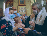 Преосвященнейший епископ Симон совершил таинство Крещения над новорожденным младенцем настоятеля Покровского кафедрального собора г. Шахты