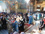 Праздник Благовещения Пресвятой Богородицы собрал многочисленных верующих города Шахты на богослужение в Покровском кафедральном соборе
