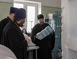 Епископ Симон посетил беженцев из Донбасса, размещенных в детском епархиальном приюте в станице Манычской