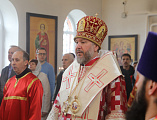 В субботу Светлой седмицы Преосвященнейший епископ Симон совершил Божественную литургию в храме Святой Троицы города Каменск-Шахтинский