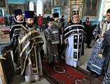 В Великий Вторник Страстной седмицы Великого поста Преосвященнейший епископ Симон возглавил литургию Преждеосвященных Даров в храме святителя Николая города Шахты