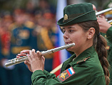 На площади Покровского кафедрального собора города Шахты прошло построение лучшего кадетского корпуса в России по случаю торжественной церемонии присяги и вручения первых погон молодым кадетам