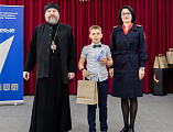 «Патриотизм – это не громкие слова, а конкретные дела – уважение к закону и забота о ближних». Епископ Симон принял участие в торжественном вручении паспортов молодым гражданам России
