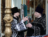 В четверг пятой седмицы Великого поста Преосвященнейший епископ Симон совершил Божественную литургию Преждеосвященных Даров в Успенском храме Донецкого Архиерейского подворья ст. Гундоровской