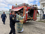 В Свято-Успенском храме станицы Калитвенской совершили богослужение с участием сотрудников МЧС
