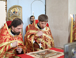 Епископ Шахтинский и Миллеровский Симон в четверг Светлой седмицы совершил праздничное богослужение в храме Покрова Пресвятой Богородицы г. Красный Сулин