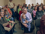 Воспитанники воскресной школы Покров г. Шахты поздравили мам и бабушек с Днём матери