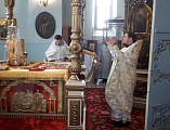 В Свято-Успенском храме архиерейского подворья г. Донецка было совершено заупокойное Богослужение