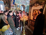 В день празднования в честь Казанской иконы Божией Матери Покровский кафедральный собор города Шахты посетили школьники из Новошахтинска