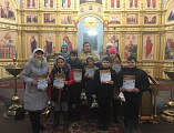 Иерей Игорь Лосев наградил участников олимпиады по Основам православной культуры