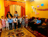 Молодежный отдел Донецкого благочиния совместно с духовным родительским клубом «Свет добра» осуществили выездную акцию «Любовь, заботу, внимание ближнему»