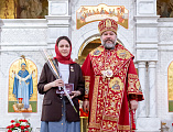 Праздник Светлого Христова Воскресения в Покровском кафедральном соборе города Шахты продолжился великой вечерней