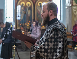Епископ Симон совершил утреню Великой пятницы с чтением двенадцати Страстных Евангелий