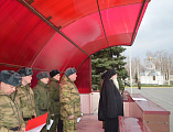 Иеромонах Николай (Наметышев) поздравил личный состав военной части 3033 с Днем войск национальной гвардии РФ 