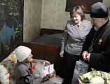 Епископ Шахтинский и Миллеровский Симон вместе с руководством города поздравил ветерана Великой Отечественной войны А.Д. Писанную