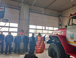 Священник поздравил сотрудников пожарной охраны села Первомайского с профессиональным праздником