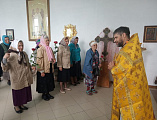 Иерей Сергий Столяров поздравил прихожанок храма святого благоверного князя Александра Невского г. Красный Сулин с Днем жен-мироносиц