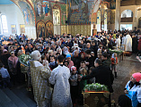 Преосвященнейший епископ Симон, духовенство Покровского собора и тысячи верующих молитвенно отметили праздник Крещения Господня в главном храме Шахтинской епархии