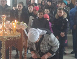 В рамках изучения основ православной культуры в день празднования Сретения Господня учащиеся местной школы хутора Ягодинка посетили Троицкий храм