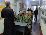 Священник провел беседу с военнослужащими