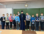В преддверии праздников иерей Игорь Лосев посетил школу ст. Калитвенской