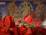 Жители пос. Каменоломни торжественно встретили Благодатный огонь