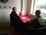 Помощник командира по работе с верующими военнослужащими протоиерей Николай Севрюгин проводит индивидуальные беседы с молодым пополнением части г. Каменск-Шахтинский