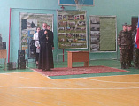 В Вешенской гимназии имени М.А. Шолохова первоклассников приняли в казачата. В мероприятии принял участие протоиерей Владимир Поляков