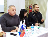 В гуковском Центре социального обслуживания граждан пожилого возраста состоялся круглый стол «Территория без одиночества»
