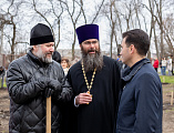 Епископ Симон принял участие в весеннем Дне древонасаждения и субботнике в городе Шахты
