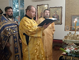 Протоиерей Игорь Жевердан совершил в Страстную пятницу Вечерню с выносом плащаницы Спасителя