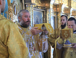 В день памяти славных и всехвальных первоверховных апостолов Петра и Павла в Покровском храме г. Шахты состоялось праздничное богослужение архиерейским чином
