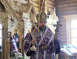 В день особого поминовения усопших епископ Симон совершил Божественную литургию и панихиду в храме в честь Всех святых, в земле Русской просиявших, г. Каменск-Шахтинский