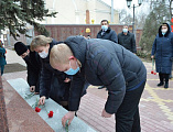Благочинный приходов Нижнедонского округа принял участие в церемонии возложения цветов, посвященной Дню неизвестного солдата