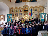 В Троицком храме х. Ягодинка Октябрьского района юные казачата дали присягу на верность Отечеству