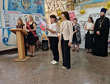 «Ничего не бояться»: священник из Шахт напутствовал выпускников школы №23 на торжественной линейке
