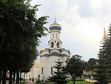 В Свято-Троицкой Сергиевой Лавре Преосвященнейший епископ Симон совершил молебное пение в храме Святой Троицы у мощей преподобного Сергия Радонежского