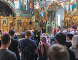 В Покровском кафедральном соборе г. Шахты состоялась встреча выпускников школ города с настоятелем храма и благочинным Александровск-Грушевского округа
