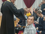 Священник поздравил с Рождеством подопечных психоневрологического интерната в Шахтах