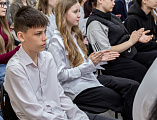 «Патриотизм – это не громкие слова, а конкретные дела – уважение к закону и забота о ближних». Епископ Симон принял участие в торжественном вручении паспортов молодым гражданам России